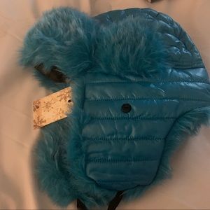 Dekko Ski faux fur blue hat.